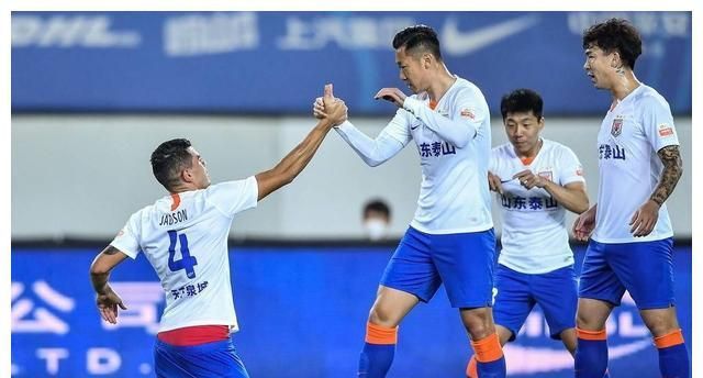 因为罗马在主场以2-0击败布拉格斯拉维亚，而作客以相同比分输掉比赛，这意味着他们的交手纪录完全相同。